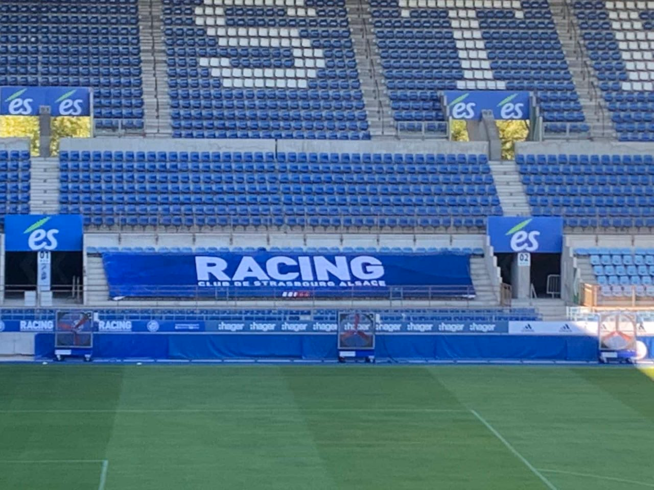 Tribunes d'un stade de football habillées d'une bâche grand format par Nakara Sport (RCSA)