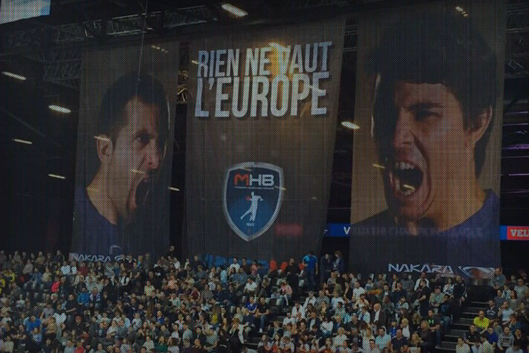 Tifo géant Nakara déployé par les supporters du MHB en tribune