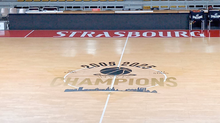 Rond central adhésif IND’N’GO® vue large de l’arène — SIG Strasbourg, basket | Nakara Sport