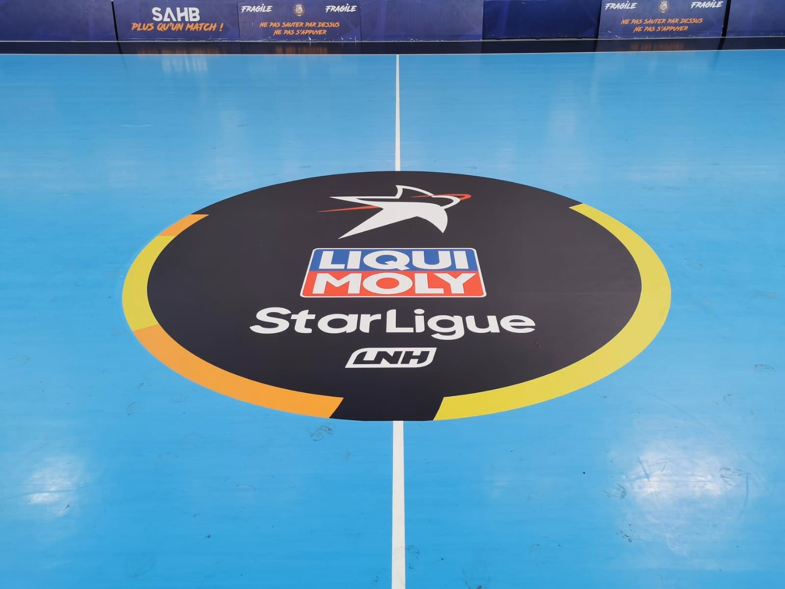 Rond central IND’N’GO® Liqui Moly StarLigue LNH sur le sol de handball du SAHB Sélestat