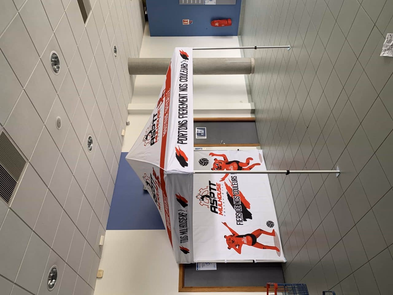 Stand de club de volley-ball ASPTT Mulhouse équipé et personnalisé par Nakara Sport